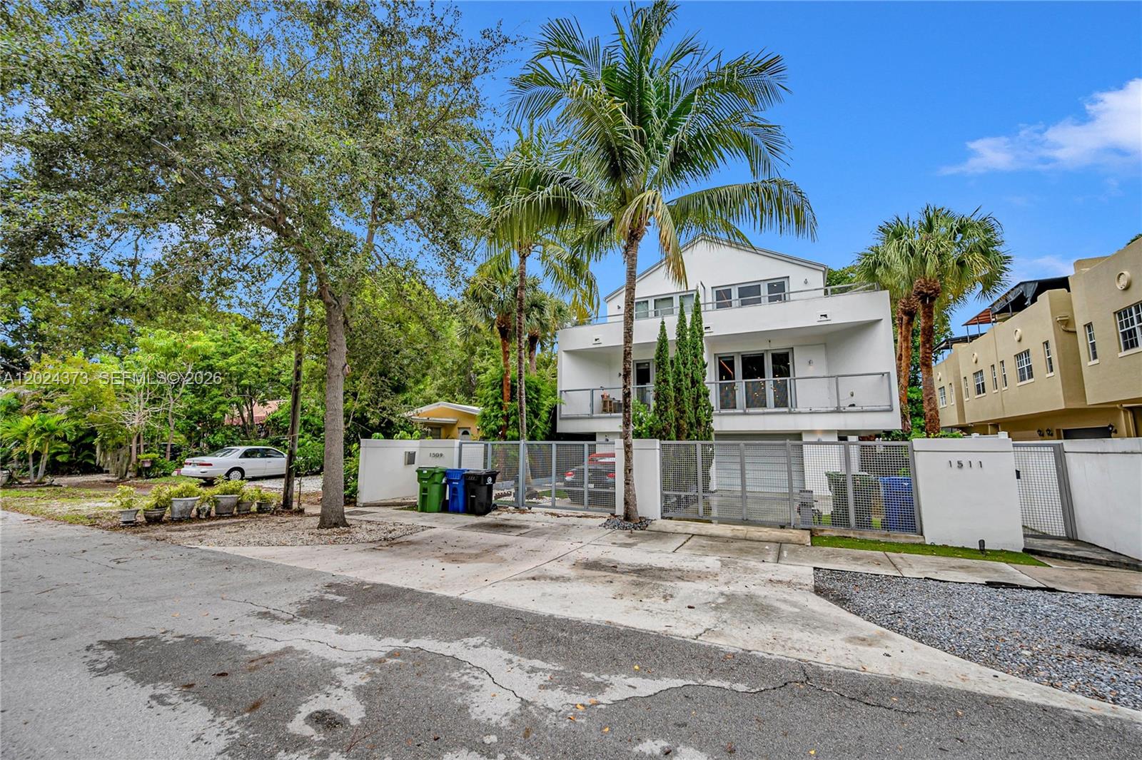 LAS OLAS PARK CORR PLAT - Residential Lease