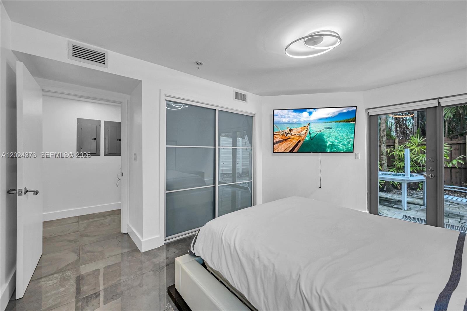 LAS OLAS PARK CORR PLAT - Residential Lease