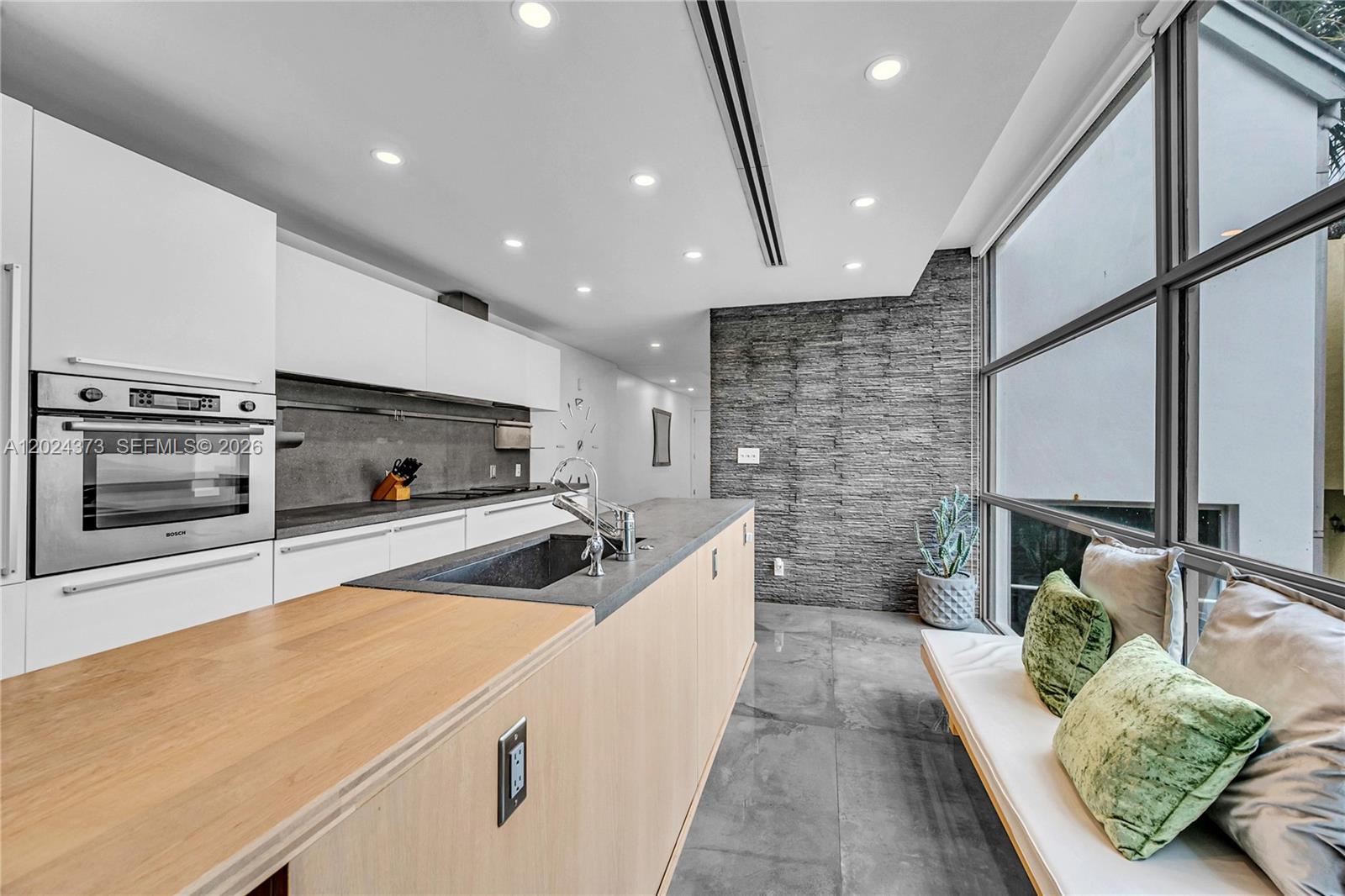 LAS OLAS PARK CORR PLAT - Residential Lease