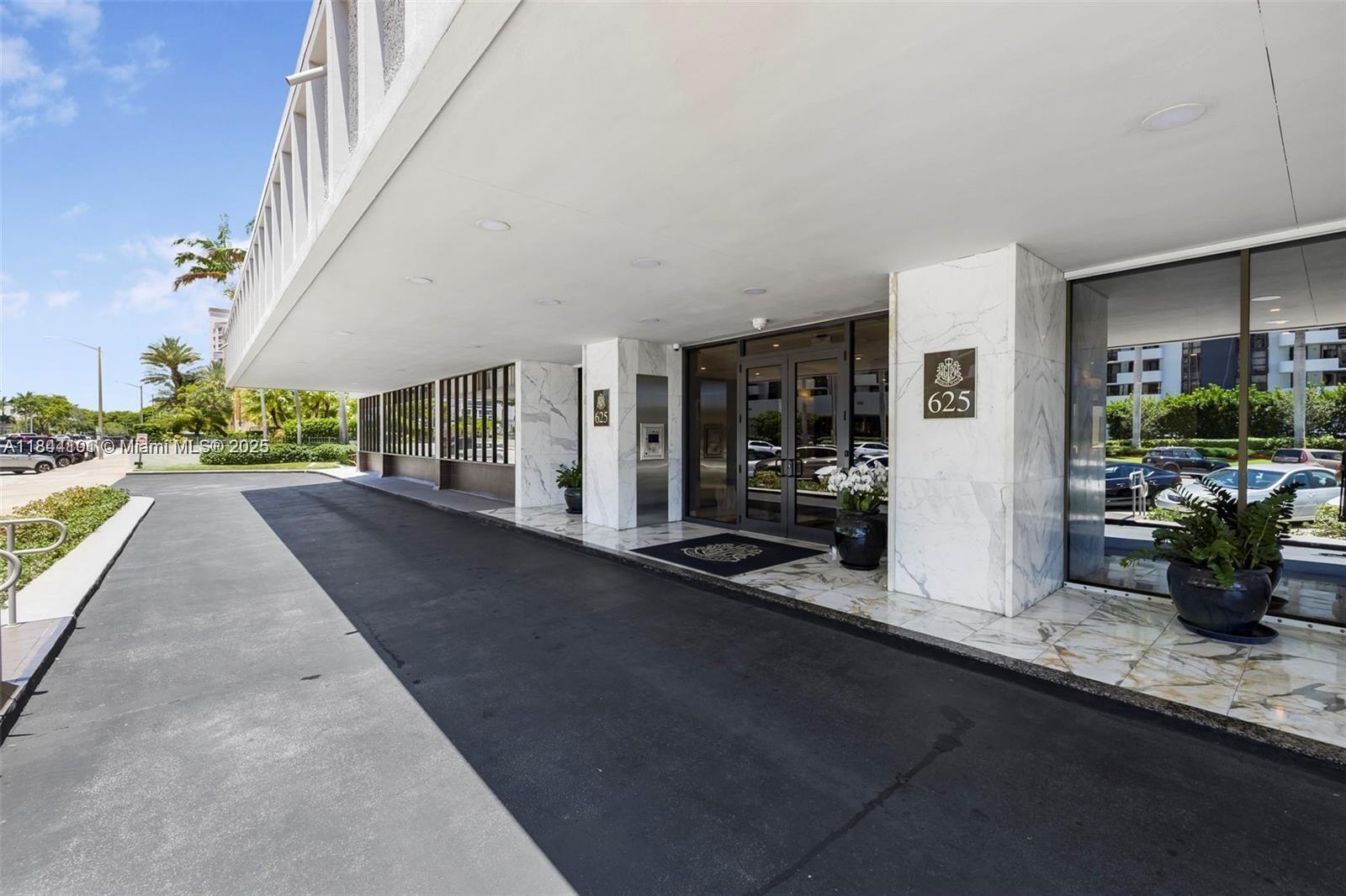 625 Biltmore Way 902