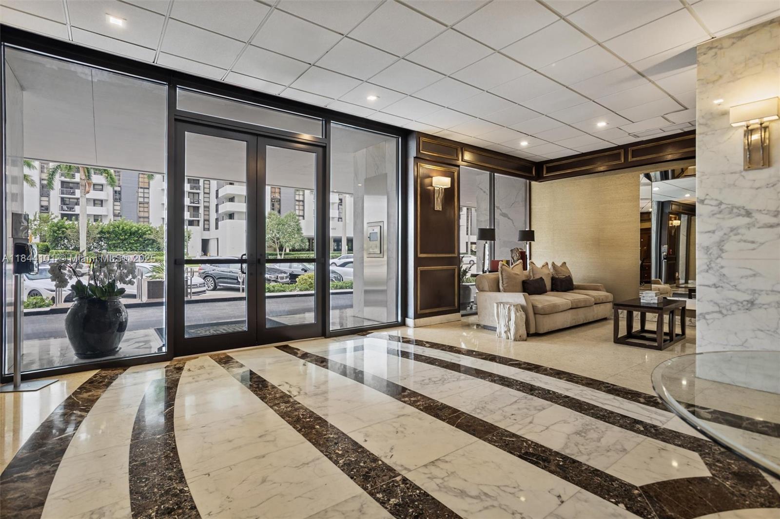 625 Biltmore Way 902