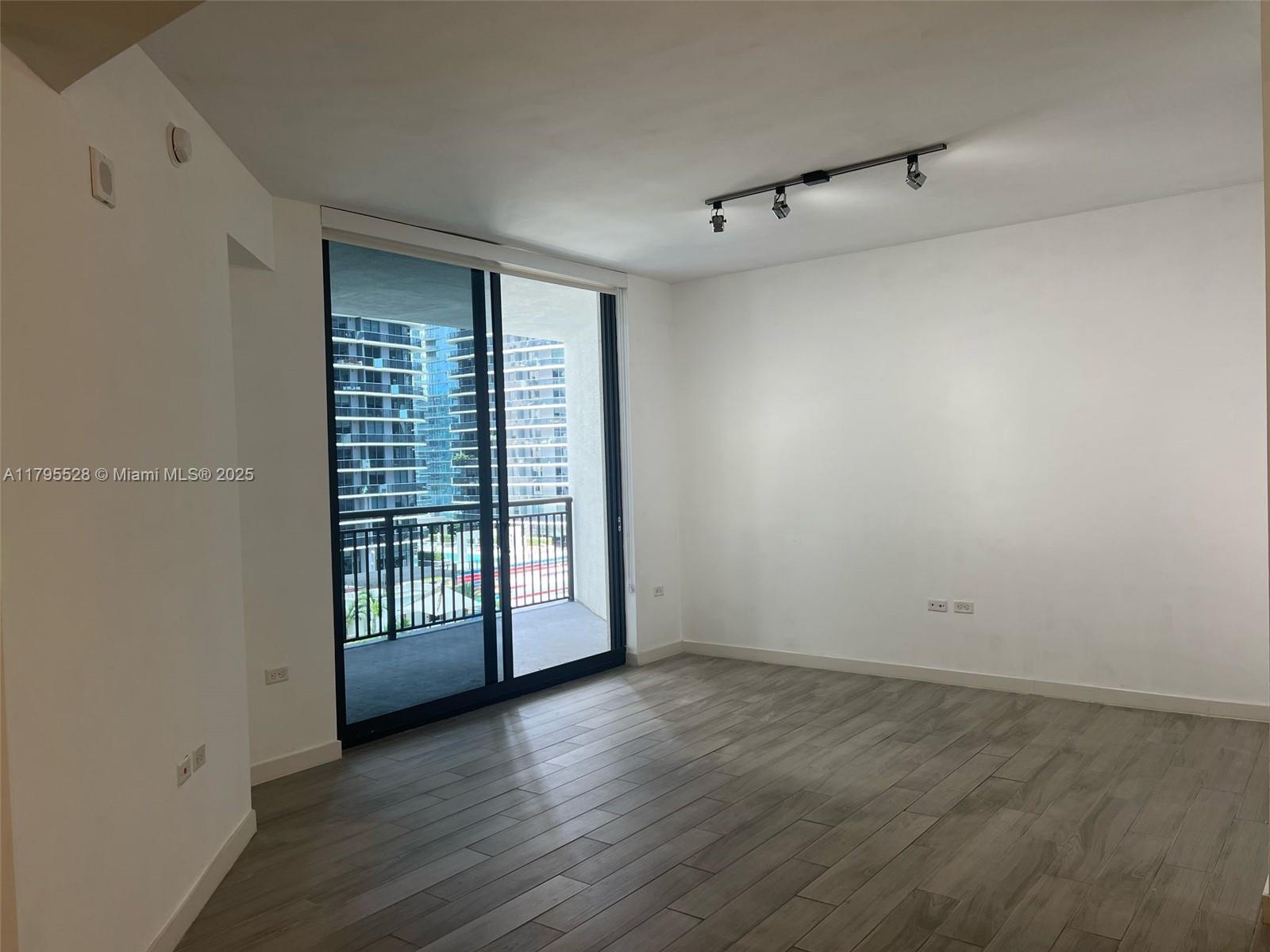 999 SW 1st Ave 1601