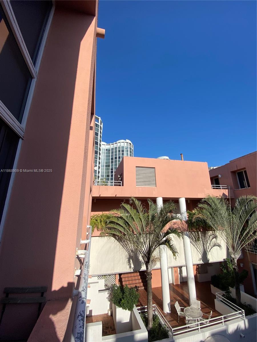 GROVE SQUARE CONDO - Residential