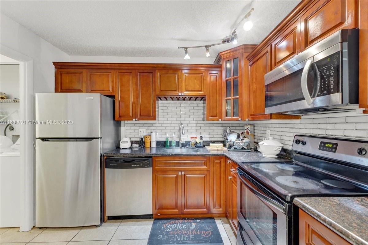 CHANTILLY CONDO - Residential