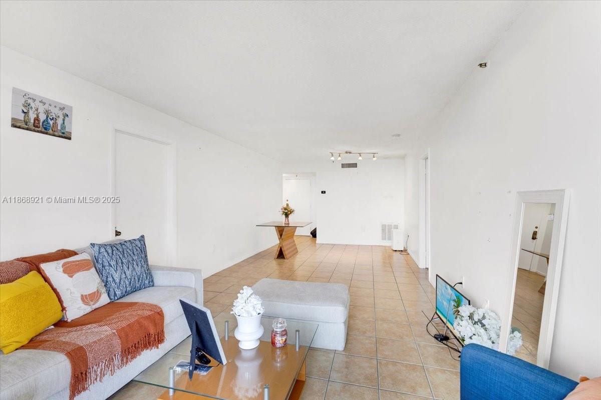 CHANTILLY CONDO - Residential