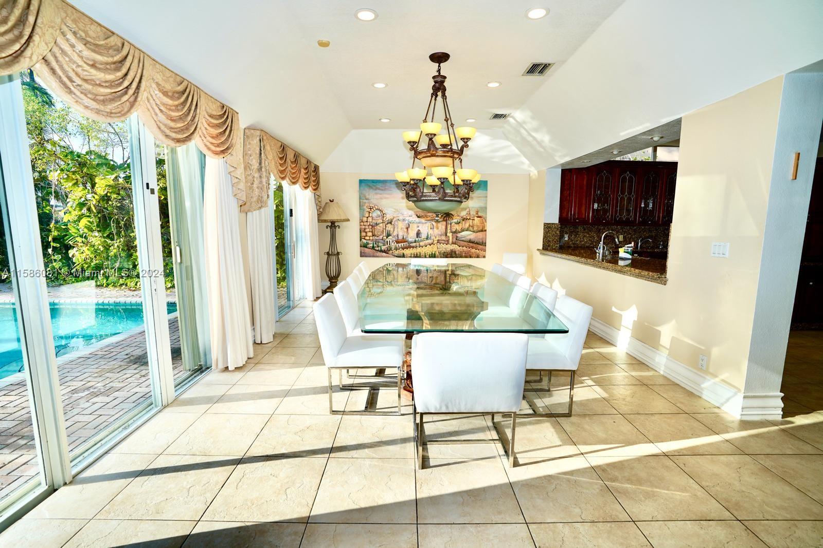Photo 4 of 36 of listing 0ca9c235-bc1b-4b7d-899e-6f19e9096e34 house