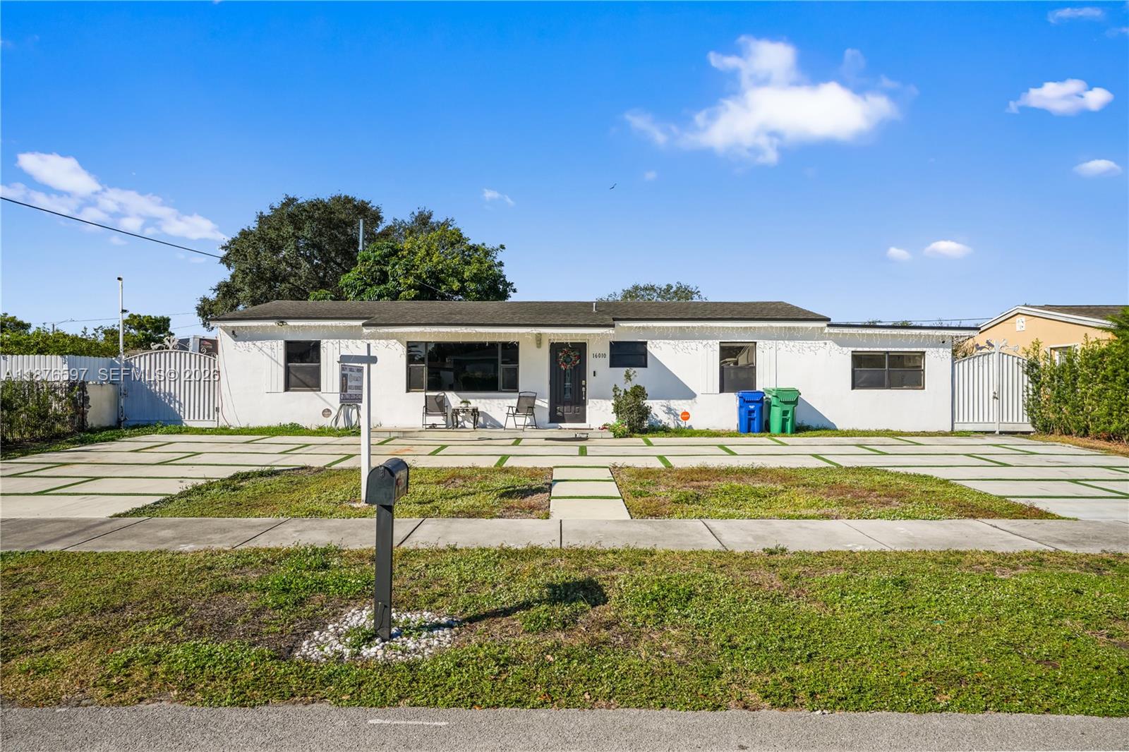 GOLDEN HIGHLANDS EST - Residential