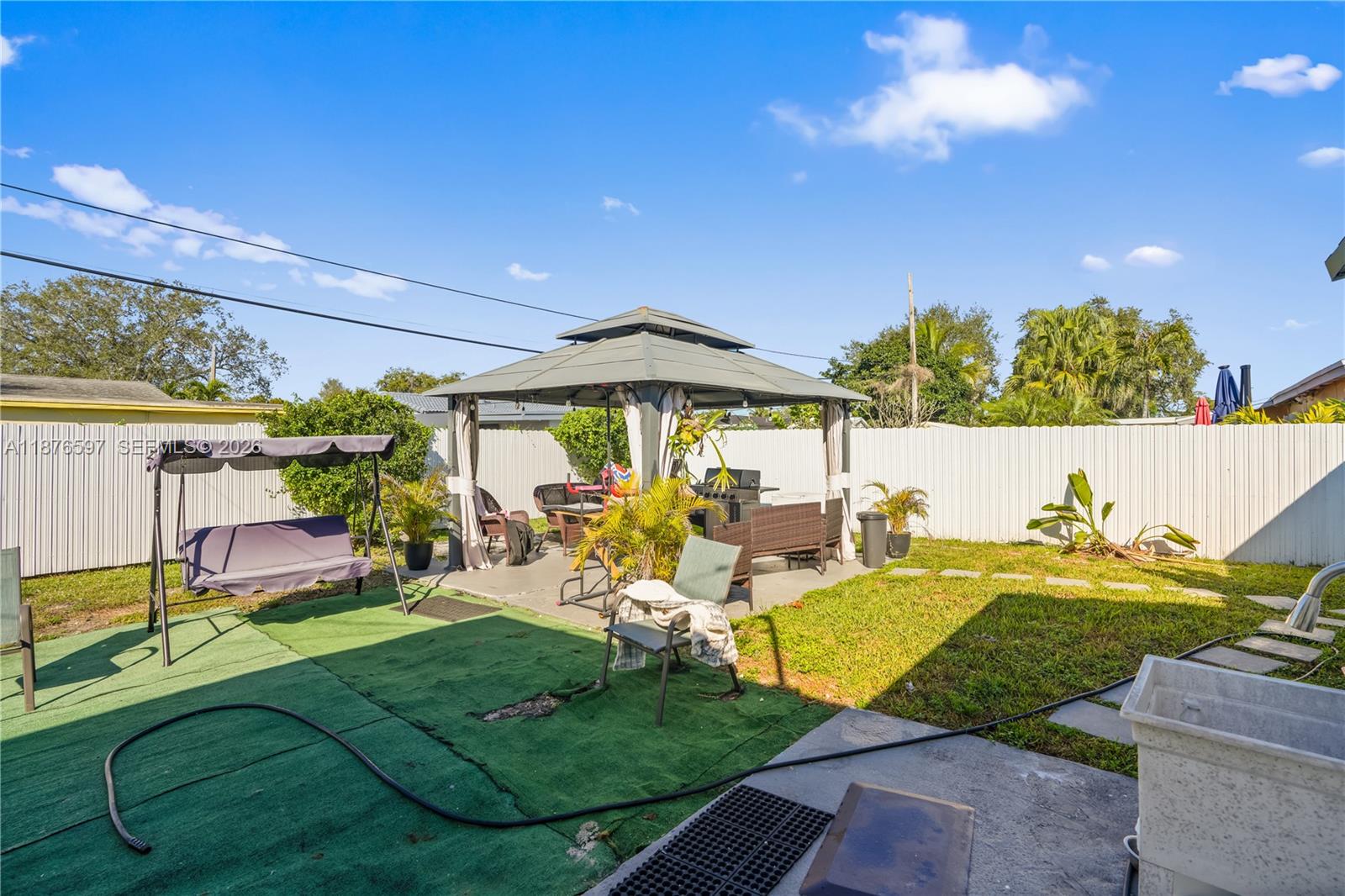 GOLDEN HIGHLANDS EST - Residential