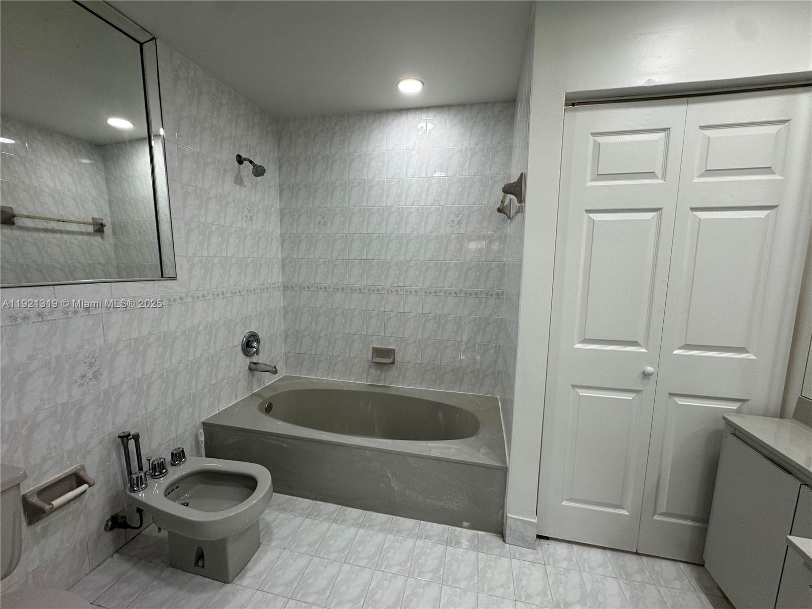 BIRD LAKES SOUTH SEC 2 - Residential