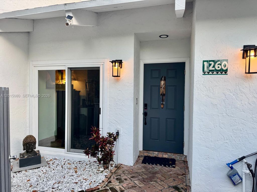 Photo of 1260 SE 2nd St #1260, Fort Lauderdale, FL 33301 (MLS # A12015080)