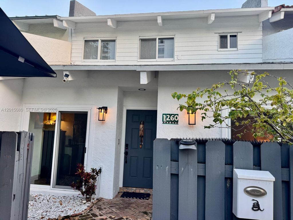 Photo of 1260 SE 2nd St #1260, Fort Lauderdale, FL 33301 (MLS # A12015080)