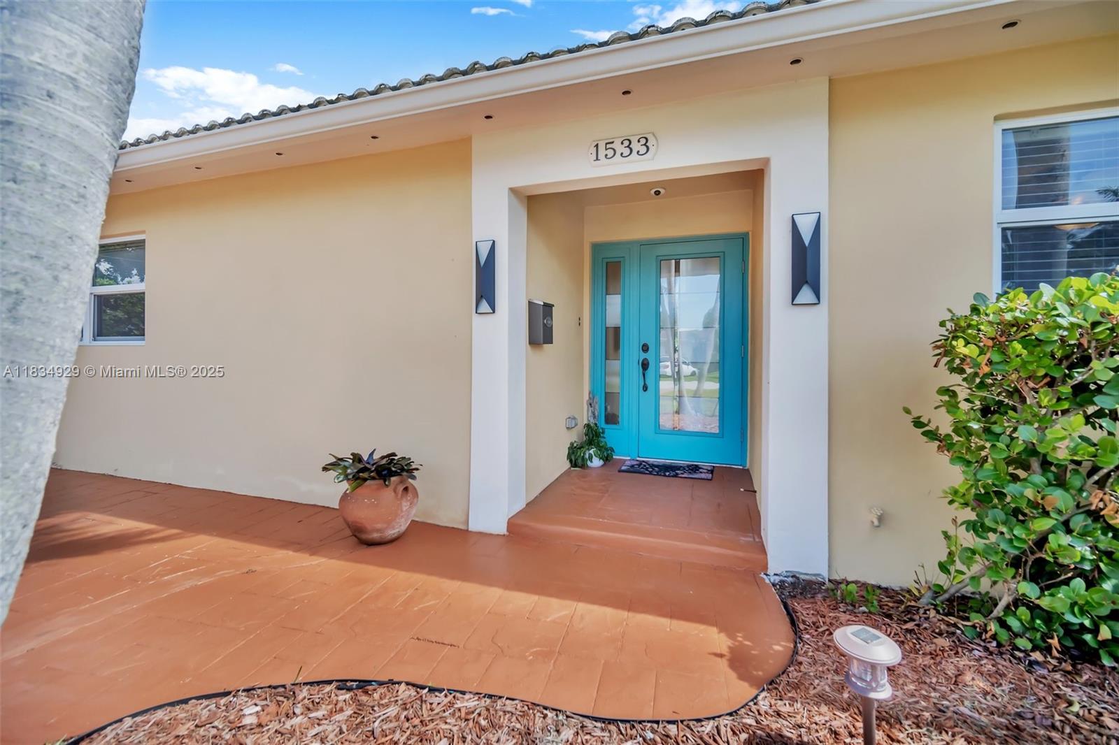 1533 Shenandoah St