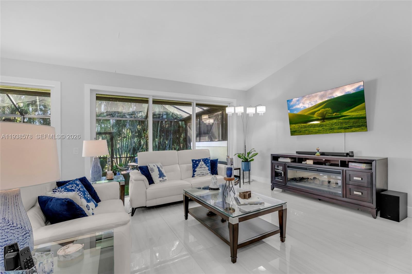 DORAL WOODS - Residential
