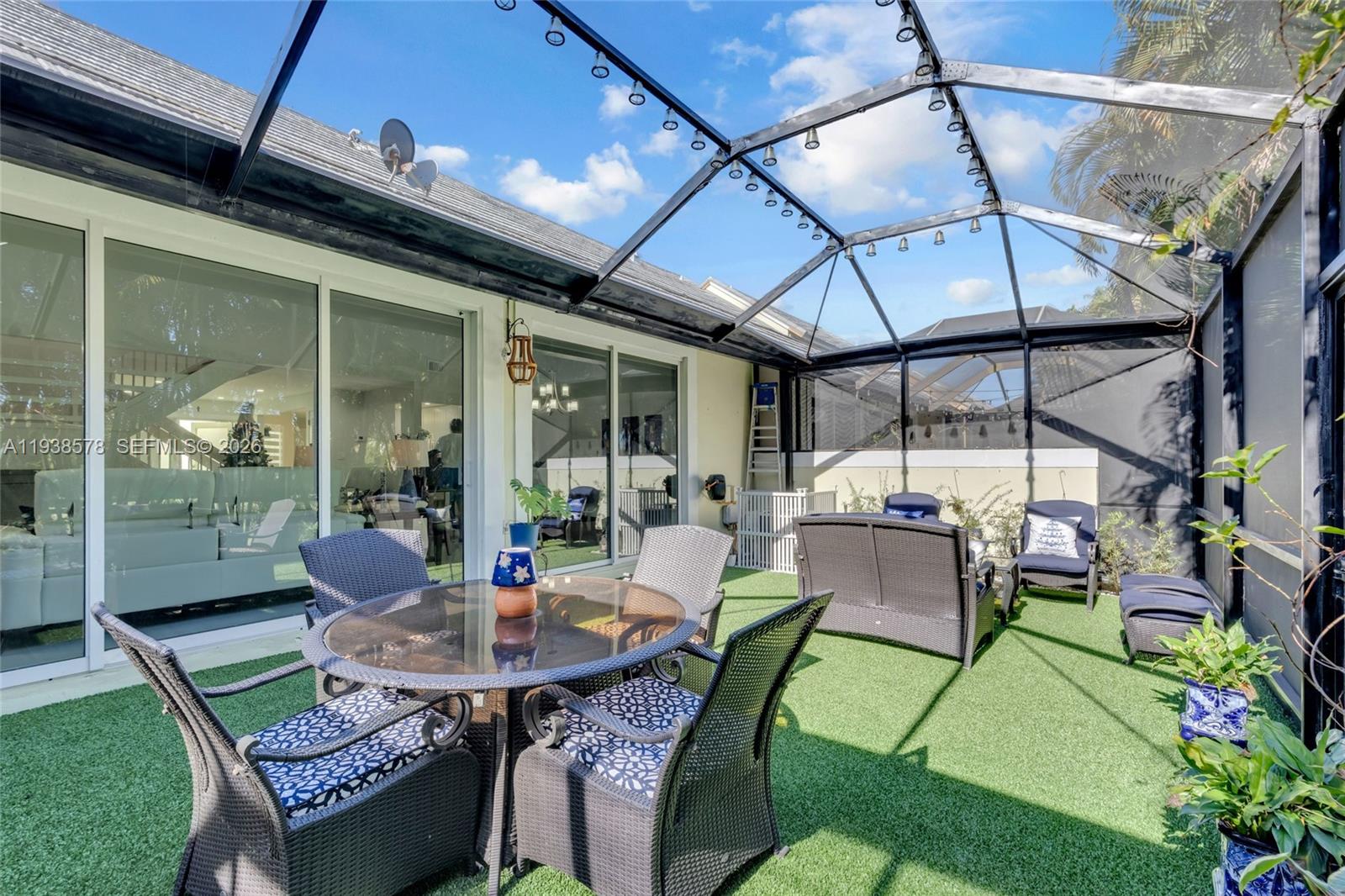 DORAL WOODS - Residential