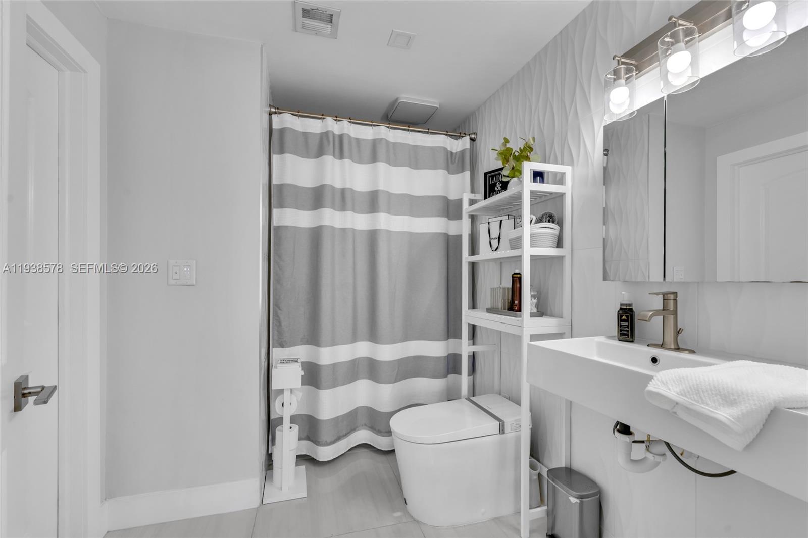 DORAL WOODS - Residential