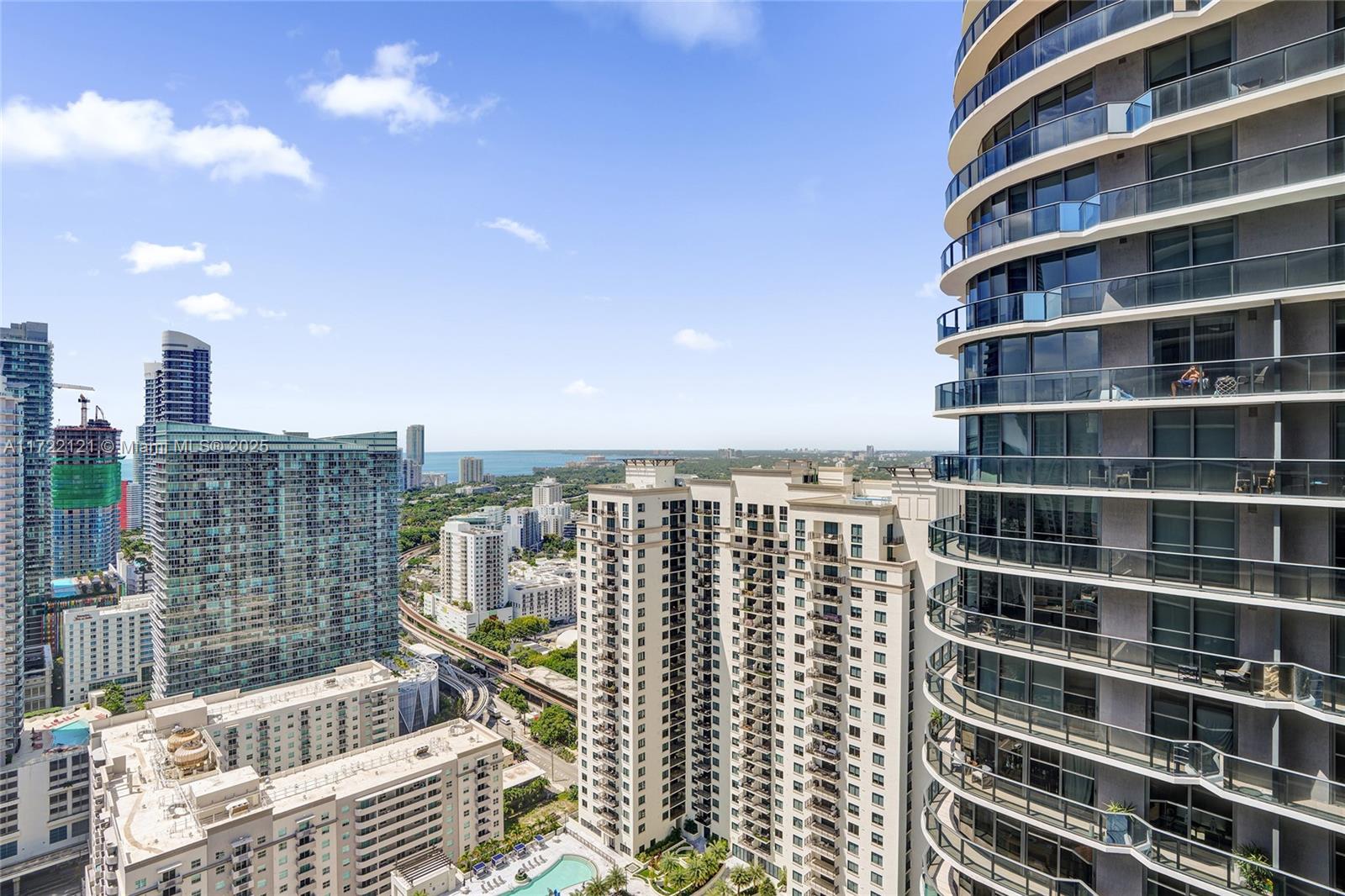 45 SW 9th St 3707