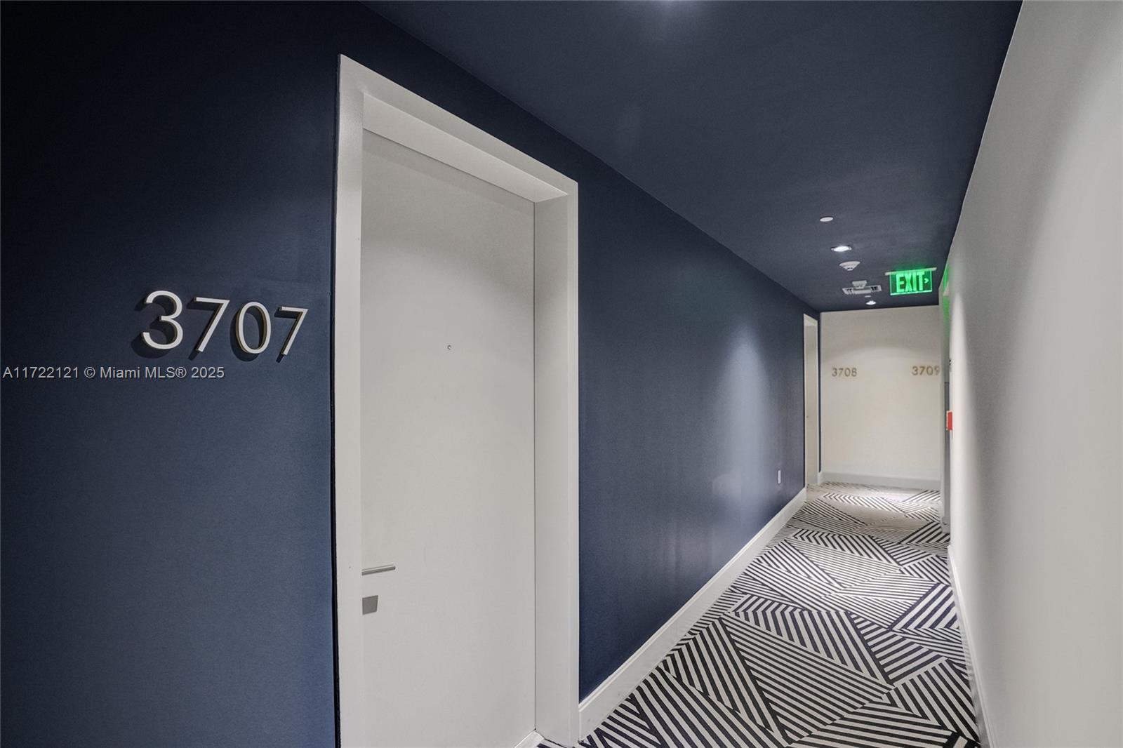 45 SW 9th St 3707