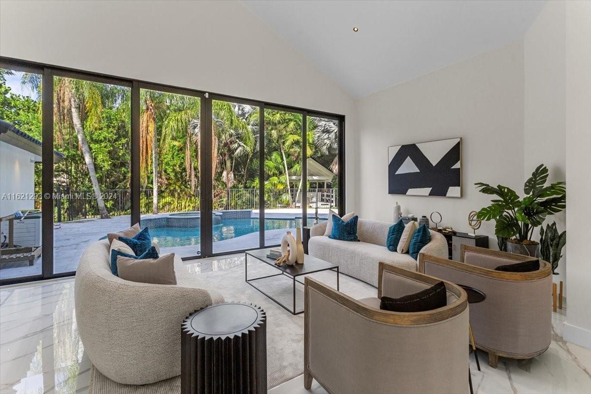 PLANTATION ACRES PLAZA - Residential