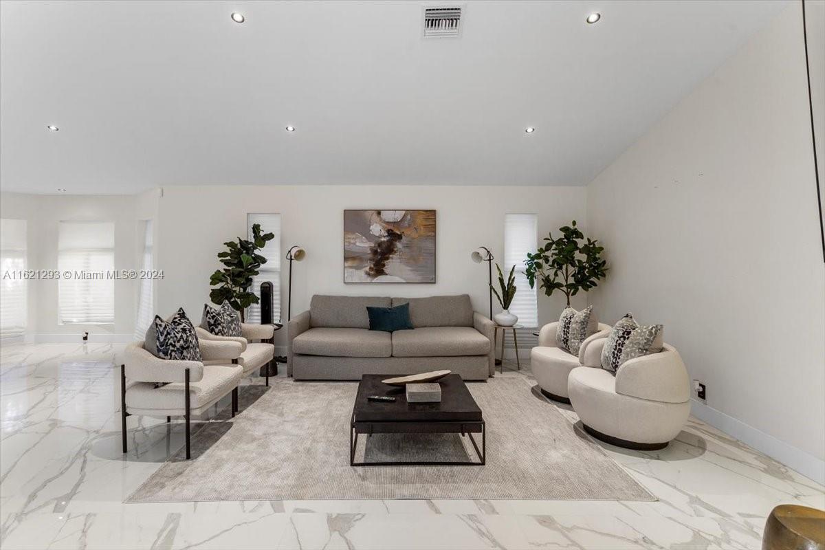 PLANTATION ACRES PLAZA - Residential