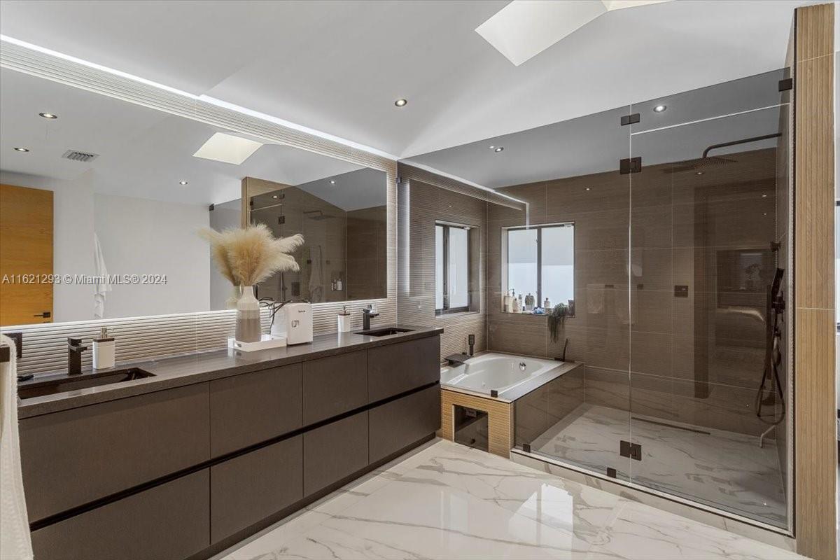 PLANTATION ACRES PLAZA - Residential