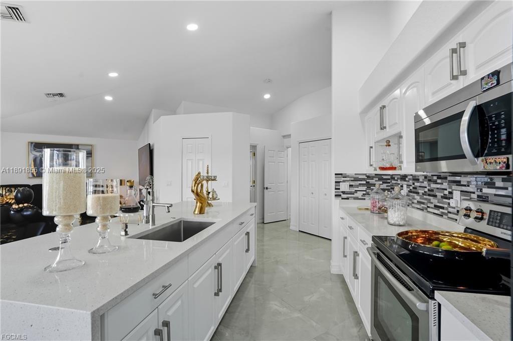 CAPE CORAL - Residential