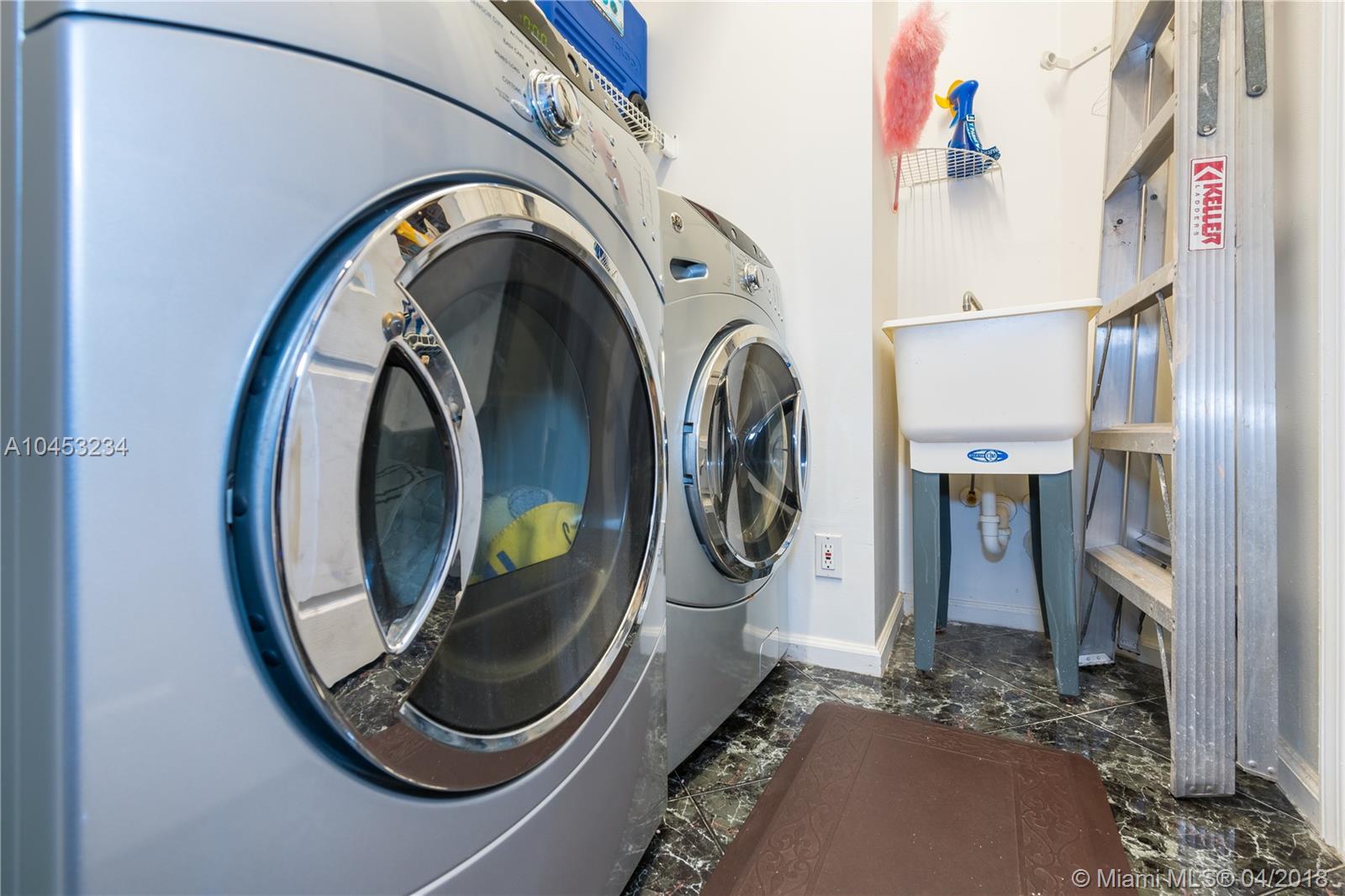 OAKBROOK - Residential