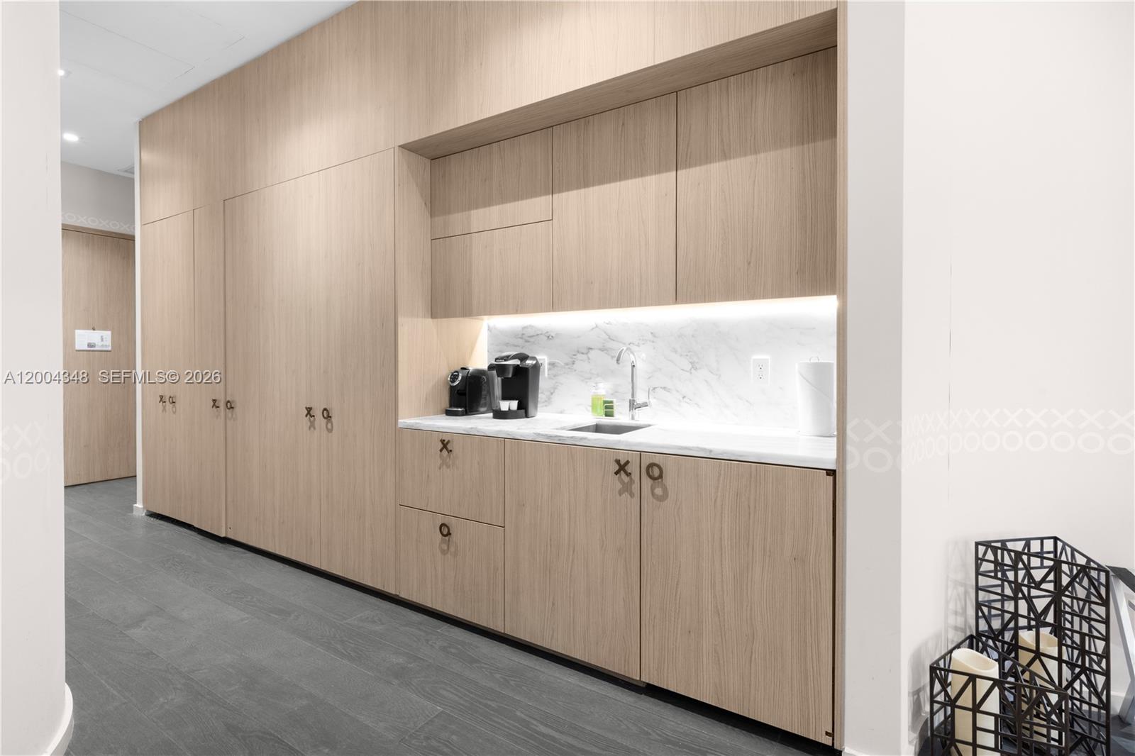 801 SMA DESIGNER SUITES C - Residential