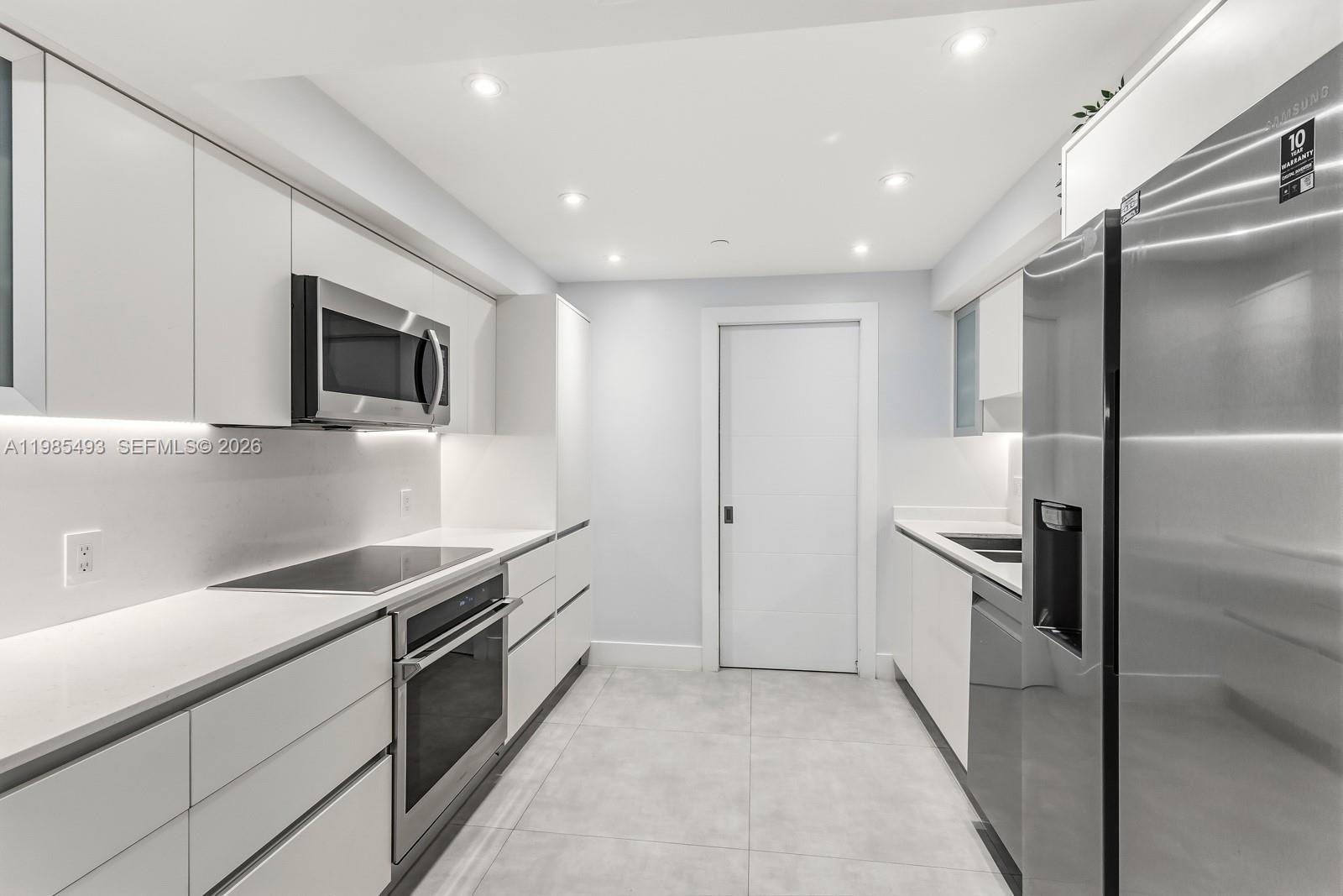 TOWERS OF KEY BISCAYNE CO - Residential