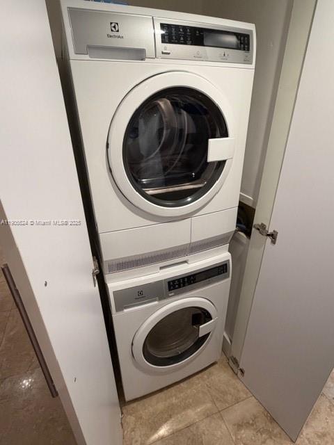 WINSTON TOWERS 600 CONDO - Residential Lease