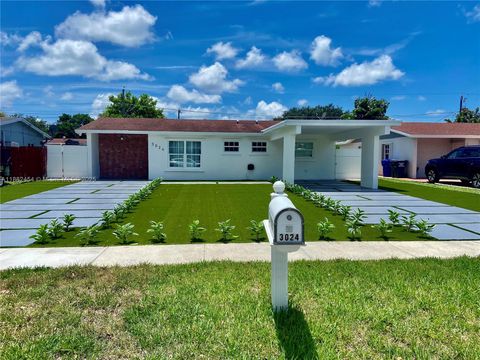 Photo of 3024 N 73rd Ter, Hollywood, FL 33024 (MLS # A11882454)