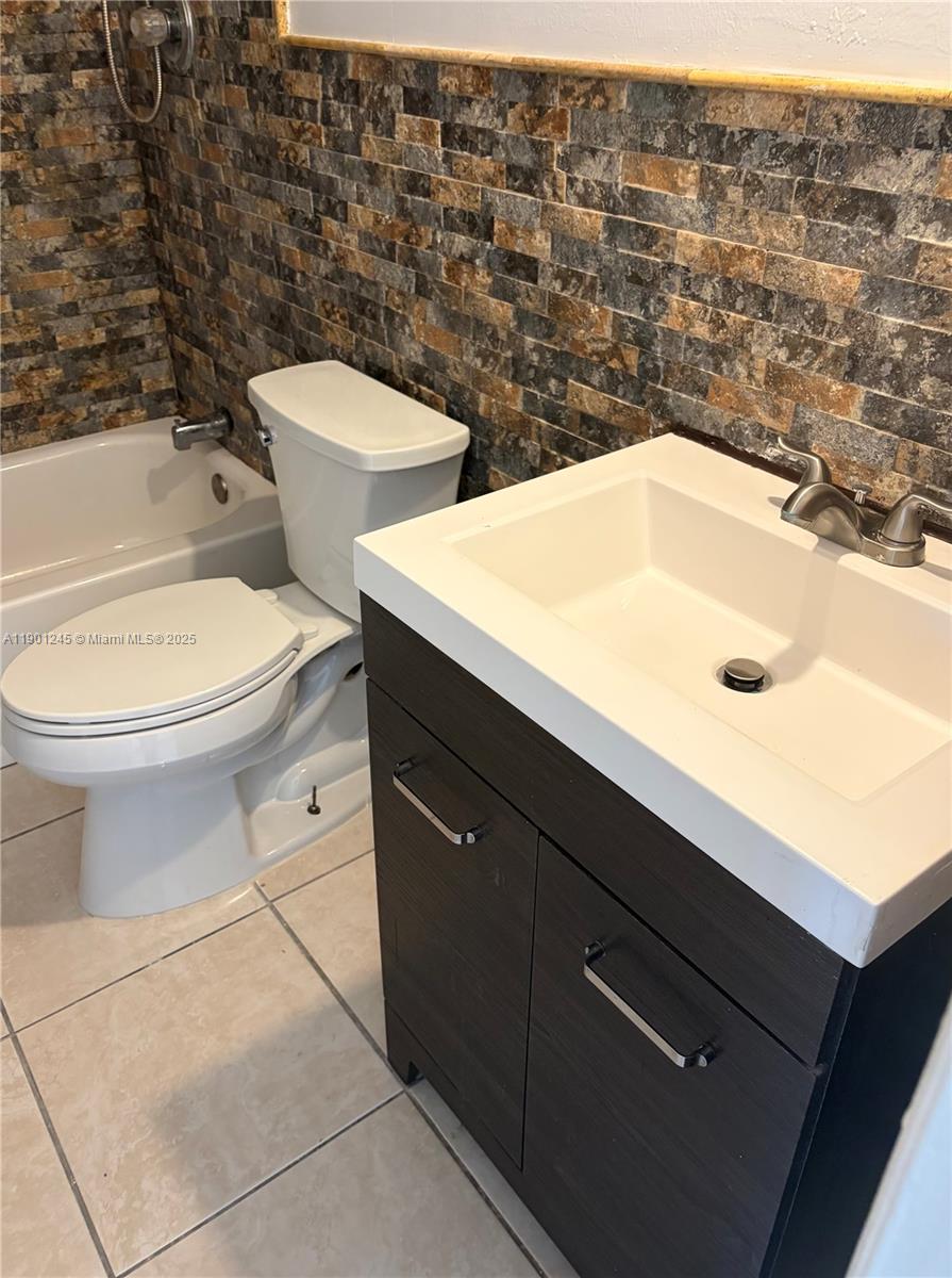 CAMINO NORTH CONDO - Residential Lease