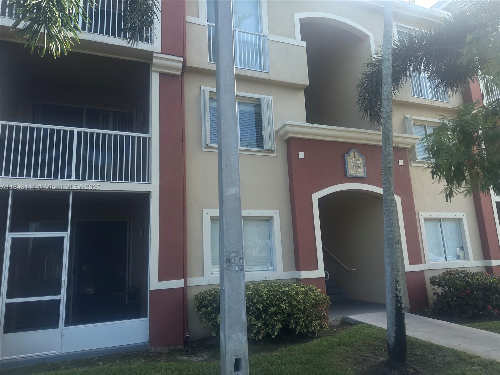 FURNISHED – Ideal for Students! This spacious, second-floor unit features a split floor plan, walk-in closets, and an in-unit washer and dryer for ultimate convenience. It comes fully furnished, making it move-in ready!
Prime location: Just a short walk to NSU and other nearby colleges, plus easy access to restaurants, shopping and major stores like Trader Joe’s, Whole Foods and Costco. With I-595 nearby, commuting is simple and stress-free.
Water and trash are included in the rent.