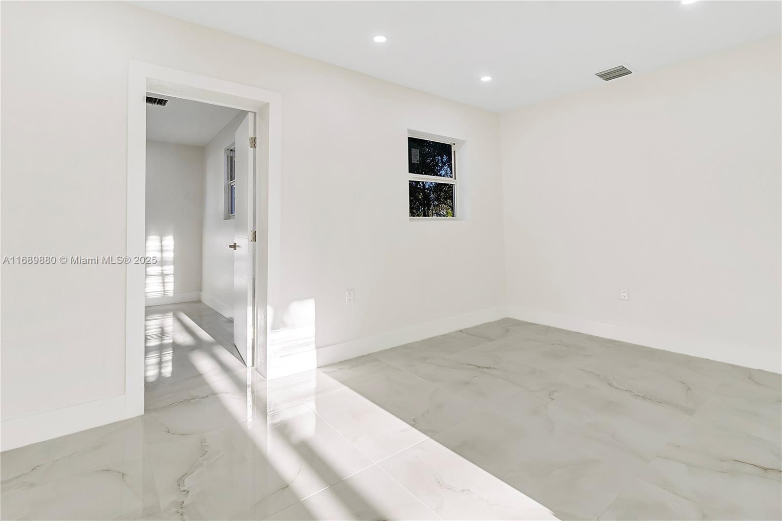 LAUDERDALE MANORS AMD PLA - Residential