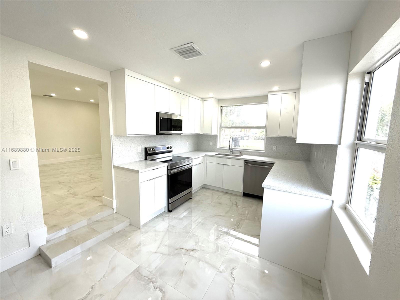 LAUDERDALE MANORS AMD PLA - Residential
