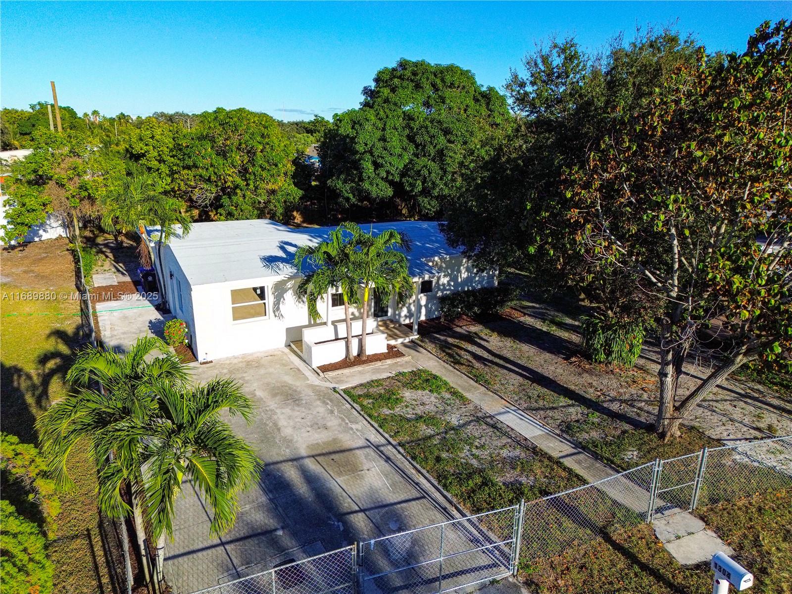 LAUDERDALE MANORS AMD PLA - Residential
