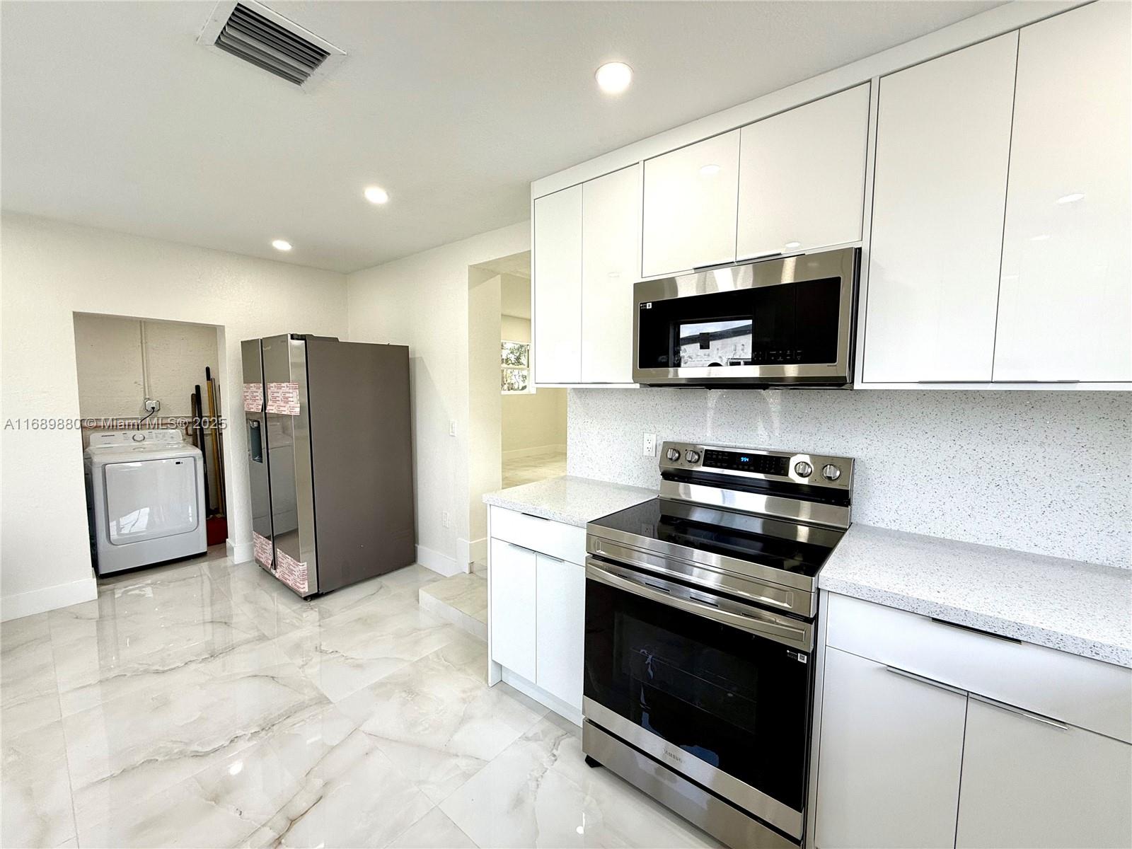 LAUDERDALE MANORS AMD PLA - Residential