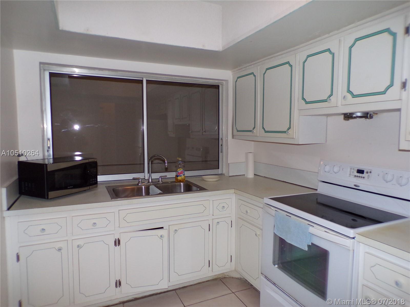 OAKLAND VILLAS - Residential