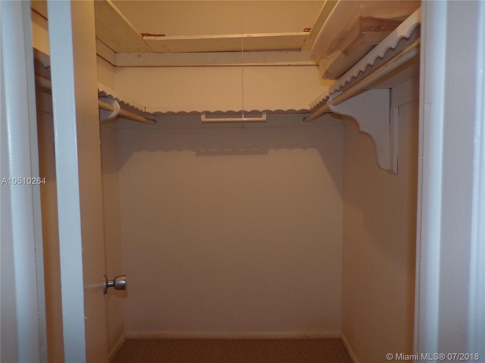 OAKLAND VILLAS - Residential