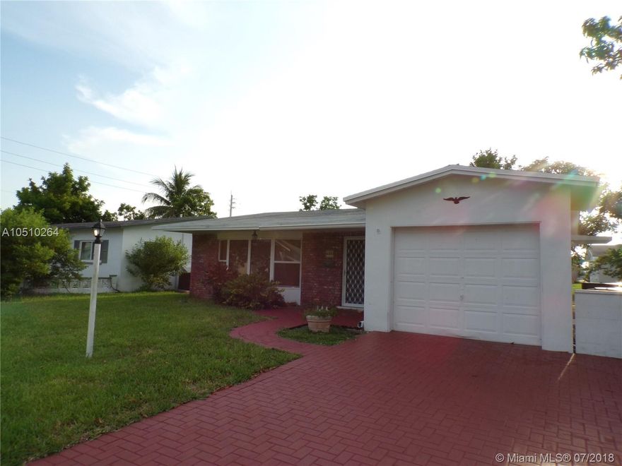 SPACIOUS 2 BEDROOMS, 2 BATHROOMS, 1 CAR GARAGE SINGLE FAMILY HOME IN OAKLAND VILLAS AT OAKLAND ESTATES.  THE HOME IS TILED THROUGHOUT THE LIVING AREAS WITH NEWER CARPET IN THE BEDROOMS. INTERIOR RECENTLY PAINTED. THERE IS AN AMPLE FLORIDA ROOM GREAT FOR ENTERTAINMENT WITH AN OVERPASS WINDOW TO THE KITCHEN. THE MASTER BEDROOM FEATURES A WALK-IN CLOSET. NEW WINDOW TREATMENTS THROUGHOUT. DRIVEWAY PAVERS RECENTLY PAINTED. MINUTES FROM I-95 AND THE TURNPIKE. LOW HOA! PER THE ASSOCIATION, THIS IS A 55+ COMMUNITY.  PETS UNDER 30 LBS. ALLOWED. WILL NOT LAST!