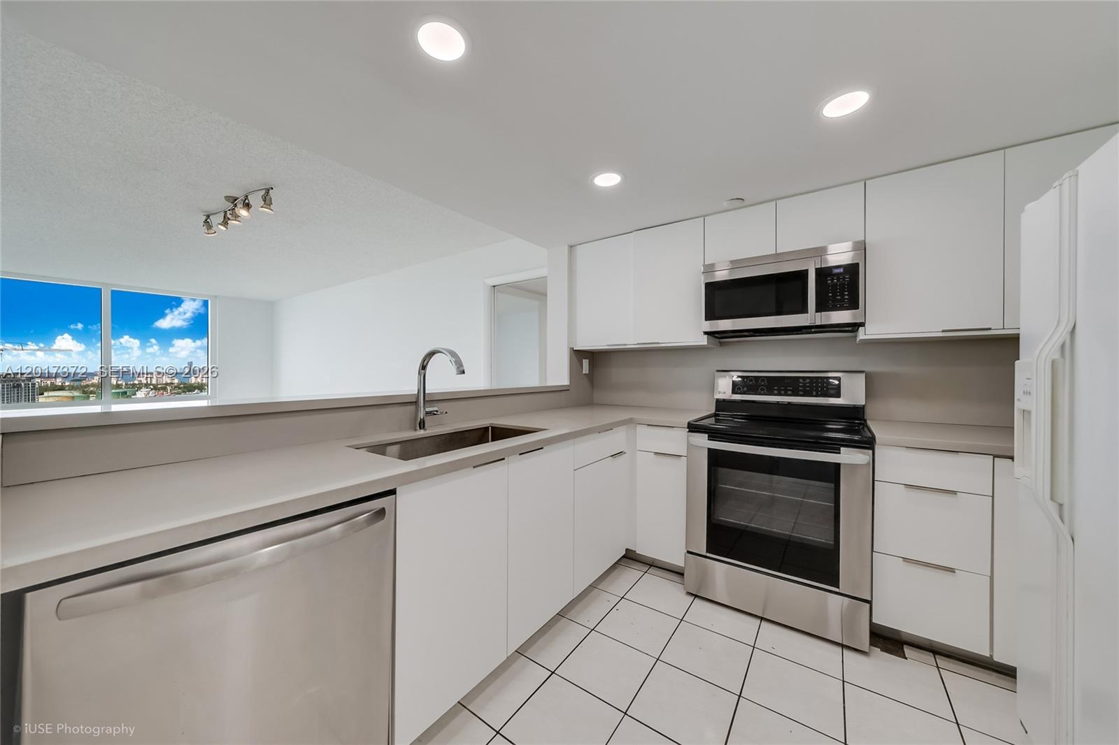 SOUTH POINTE TOWERS CONDO - Residential