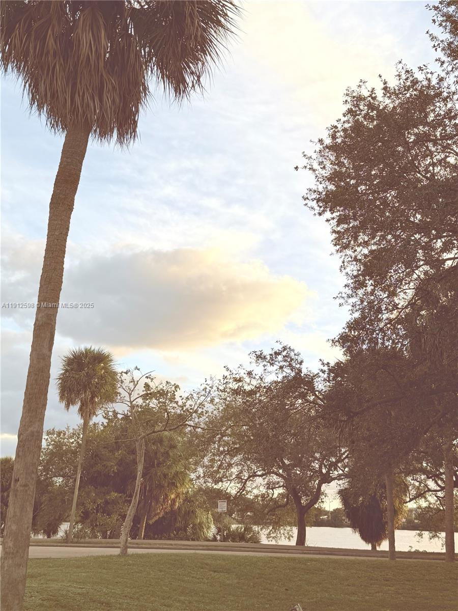 HOLLYWOOD GARDENS CONDOMI - Residential