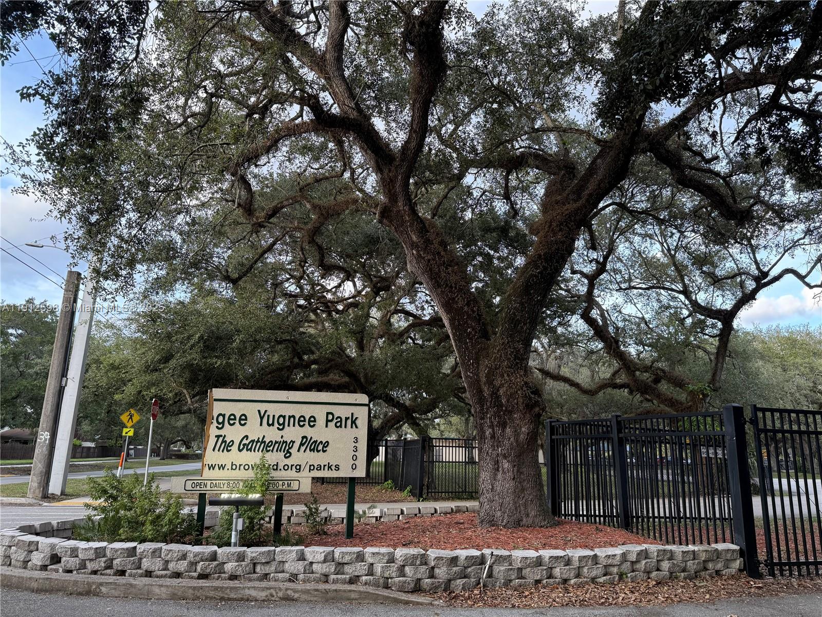 HOLLYWOOD GARDENS CONDOMI - Residential