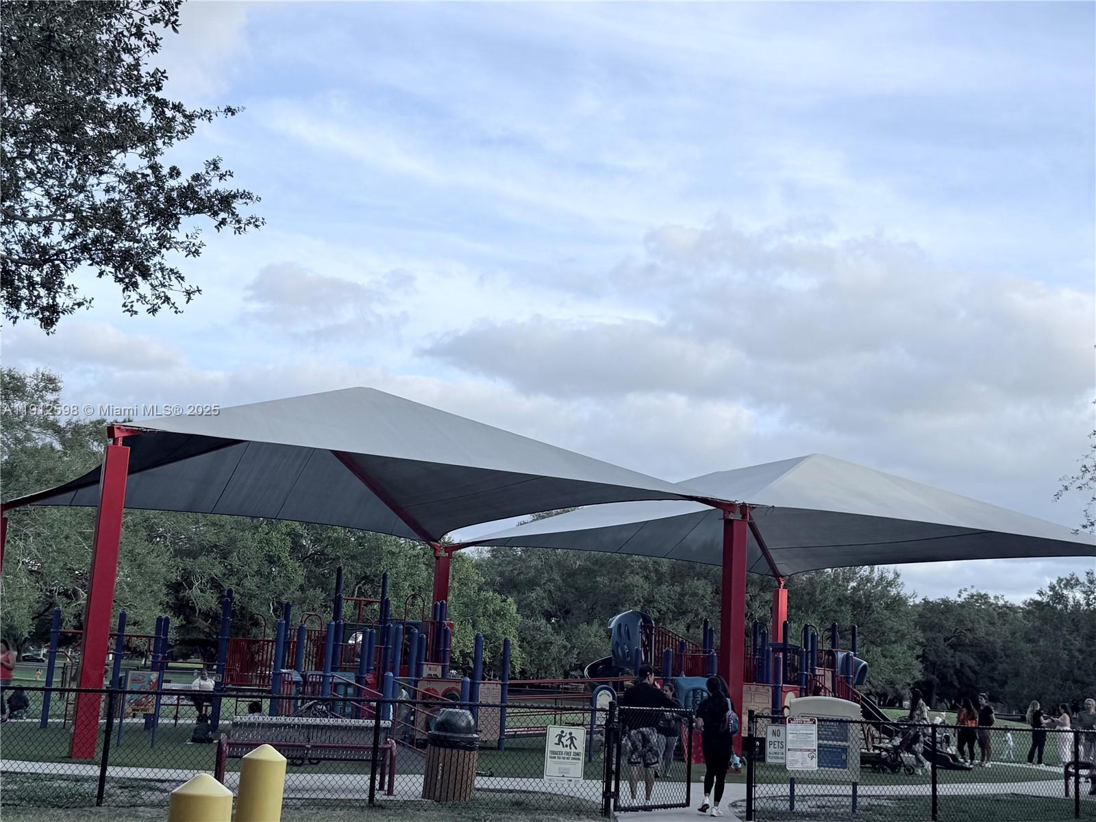 HOLLYWOOD GARDENS CONDOMI - Residential