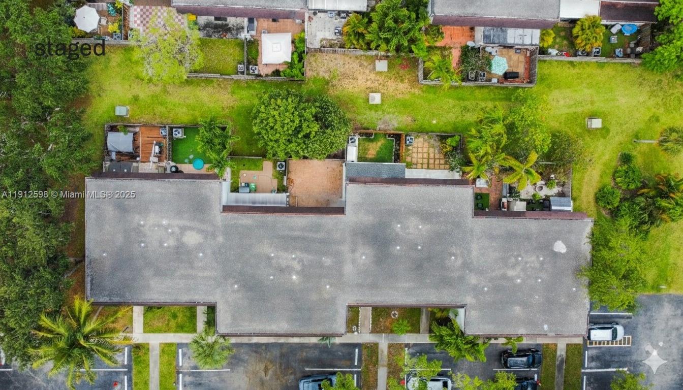 HOLLYWOOD GARDENS CONDOMI - Residential