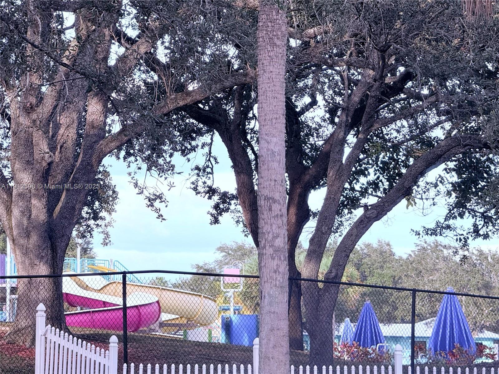 HOLLYWOOD GARDENS CONDOMI - Residential