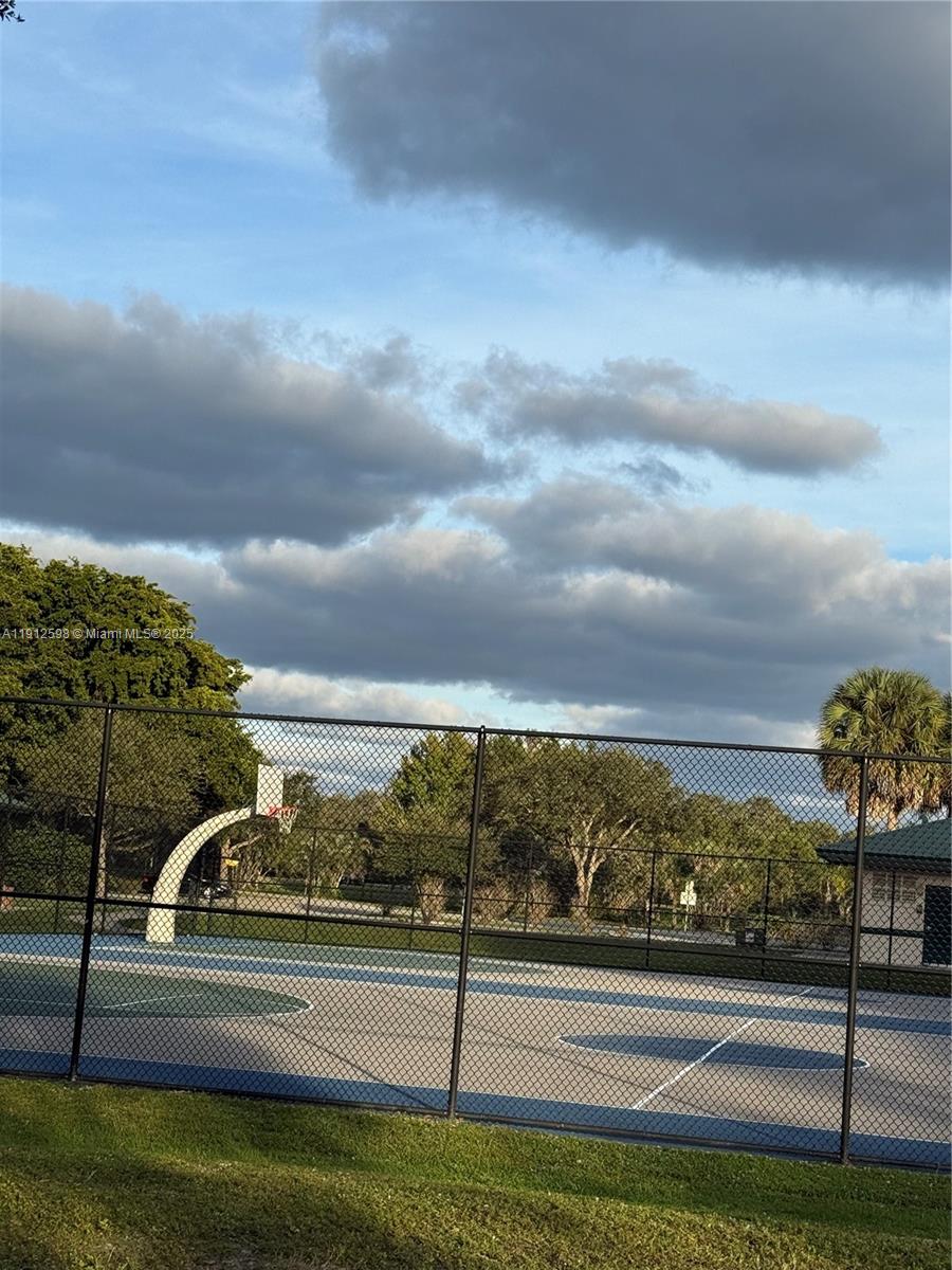 HOLLYWOOD GARDENS CONDOMI - Residential