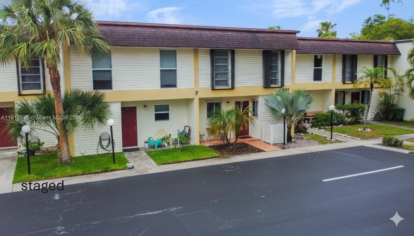 HOLLYWOOD GARDENS CONDOMI - Residential