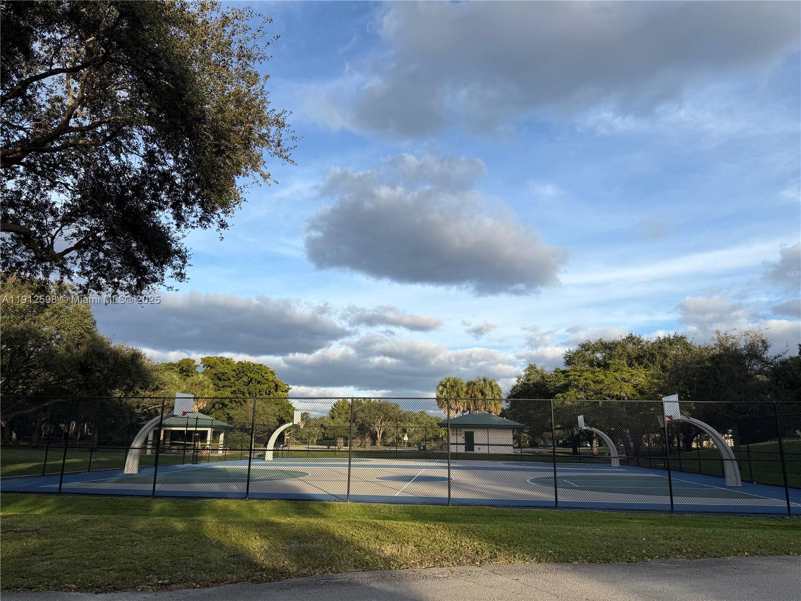 HOLLYWOOD GARDENS CONDOMI - Residential