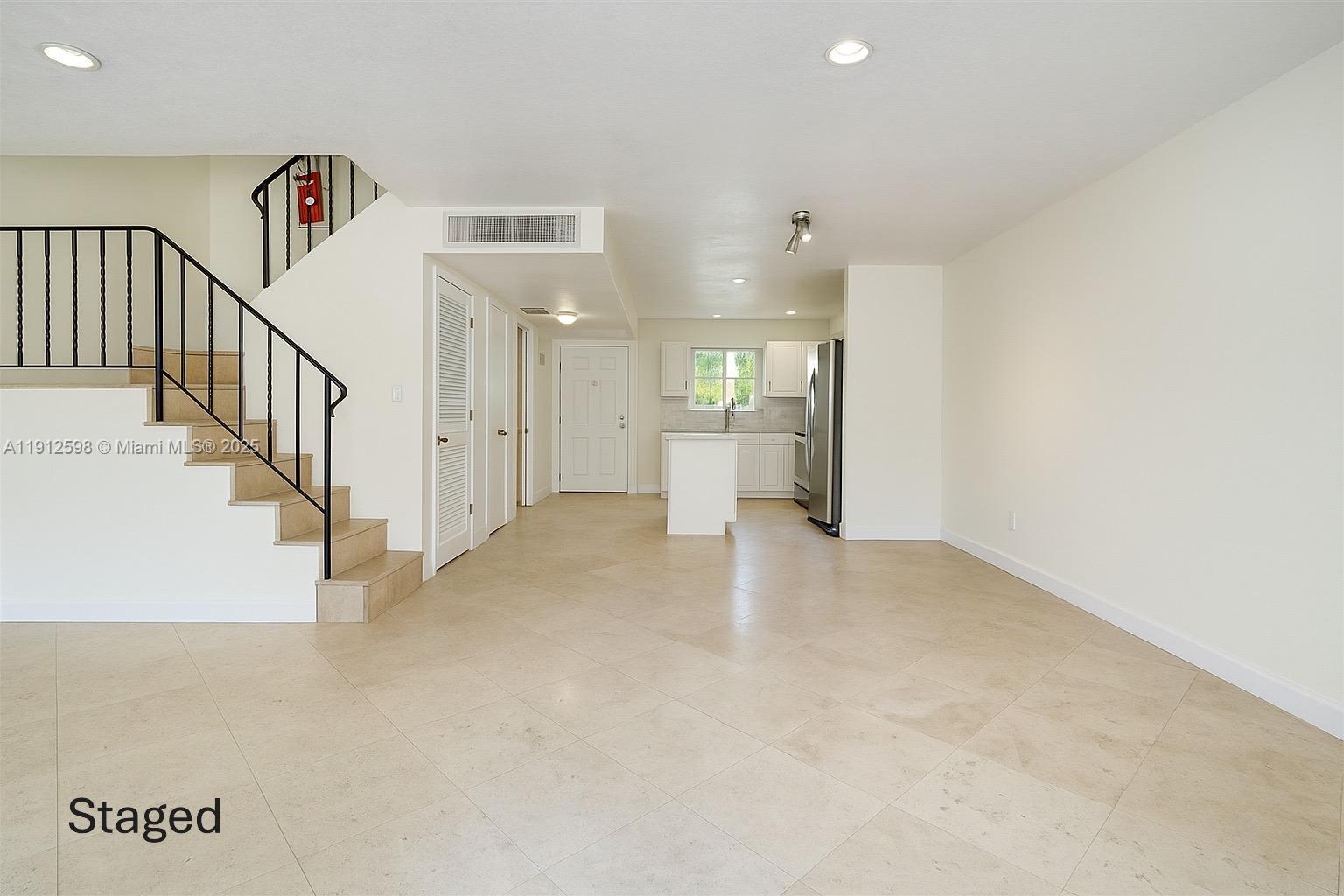 HOLLYWOOD GARDENS CONDOMI - Residential