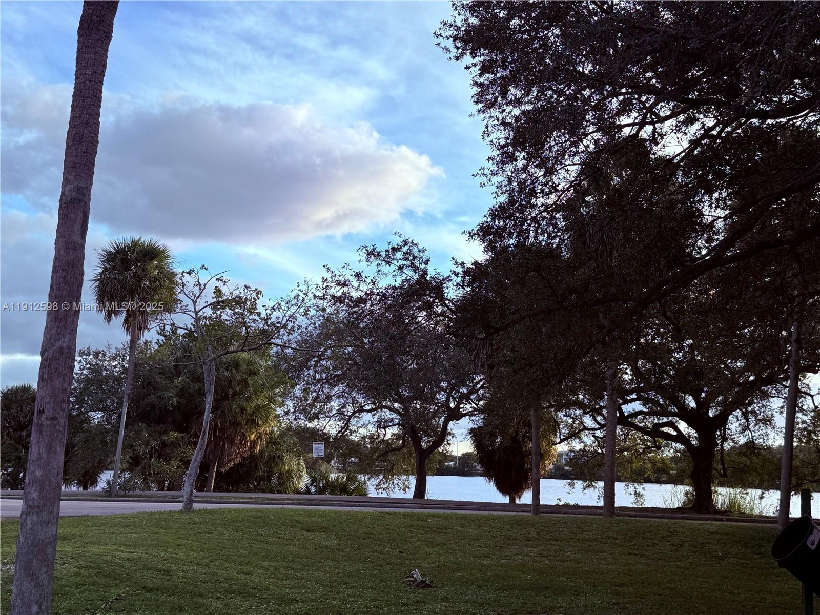 HOLLYWOOD GARDENS CONDOMI - Residential